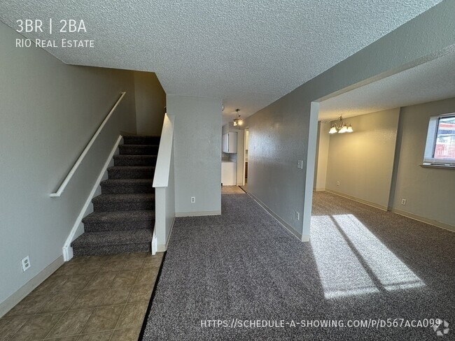 Building Photo - Spacious Split level 3 Bed/2 Bath Town hom... Unit 250 Rental