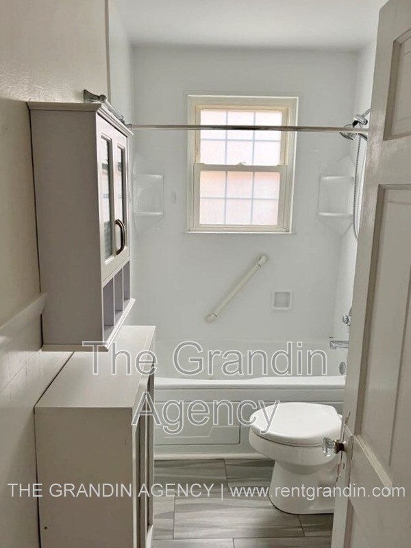 Photo - 1668 Brandon Avenue Southwest