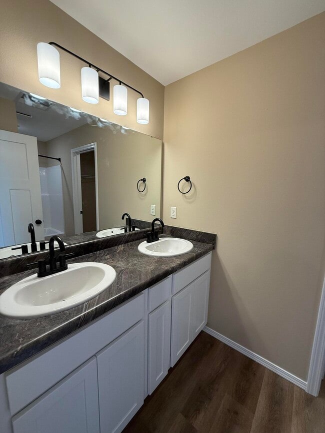 Photo - 202 Ruby Ln
