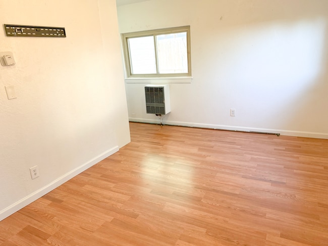 4881 Broadway