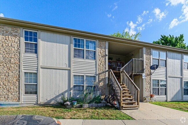Building Photo - Charming 2-Bedroom Home in Olathe, KS – Pe... Unit D