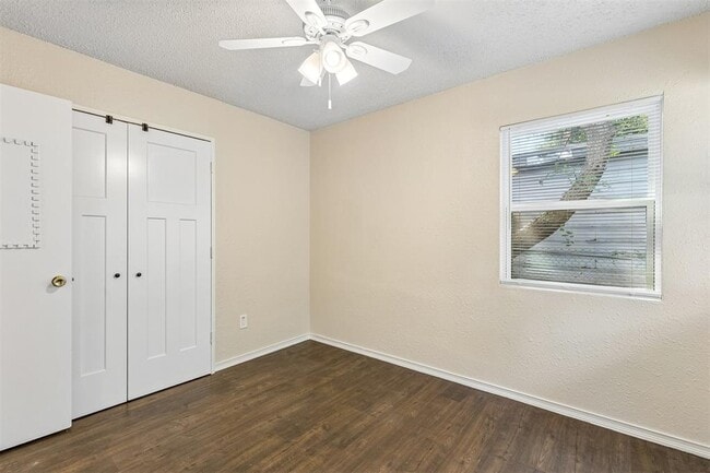 Photo - 1913 Elm Dr