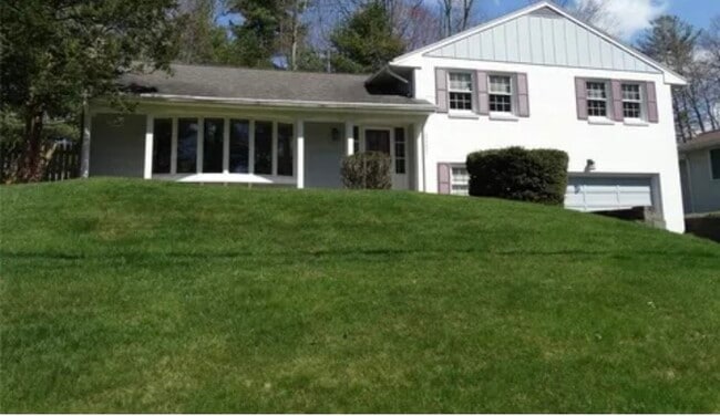 Building Photo - 2437 Rhonda Dr Rental