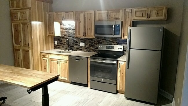Photo - 901 Campbell Ave SW Unit A