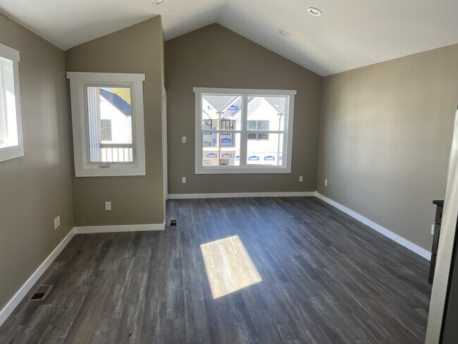 Photo - 14 Mimosa Ln