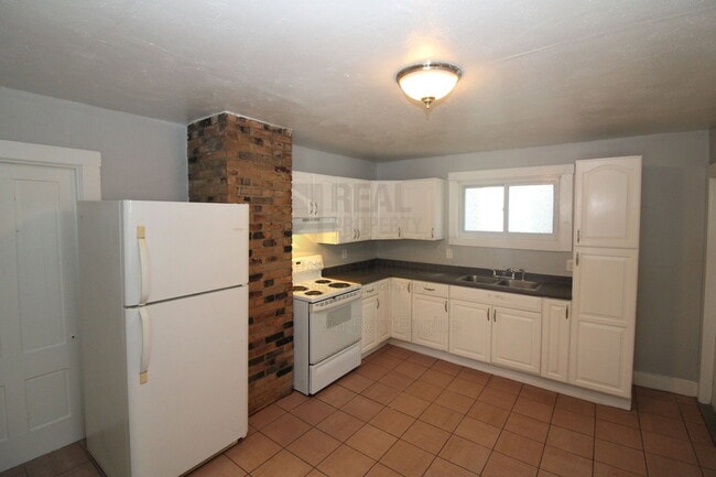 Building Photo - 53 Third St Unit 53a