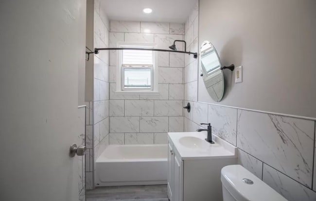 Building Photo - 7 Sager Pl Rental