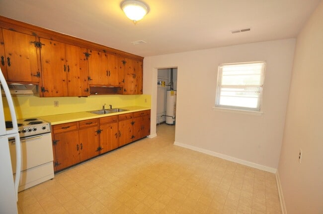 Photo - 2 Bedroom 1 Bath Duplex located in Hampton Apartment Unit 2 MCDONALD ROAD #A