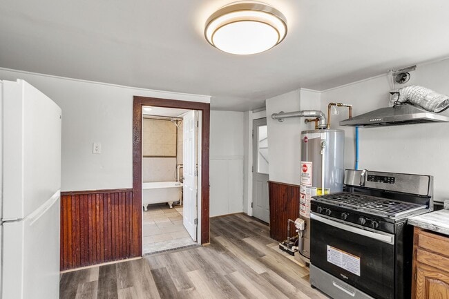Photo - 1100 N Van Buren St Unit 3 - Upper