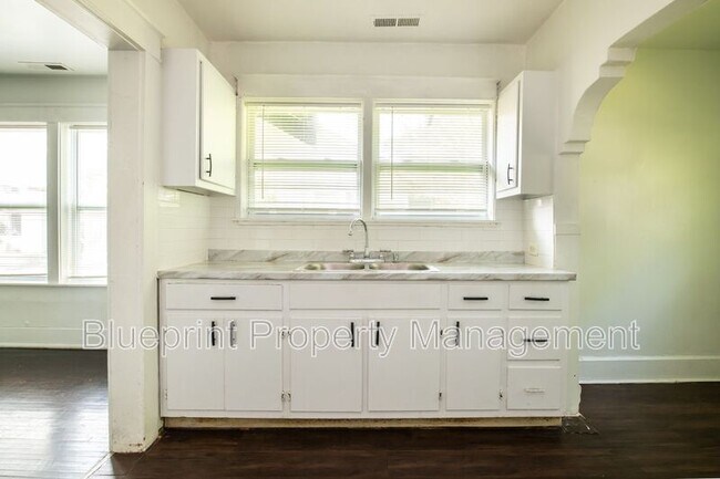 Photo - 4929 Avenue R
