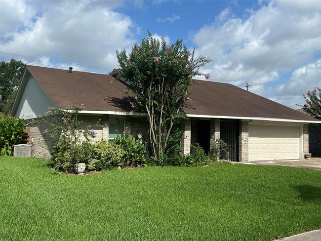 Building Photo - 1139 Pinecroft Dr