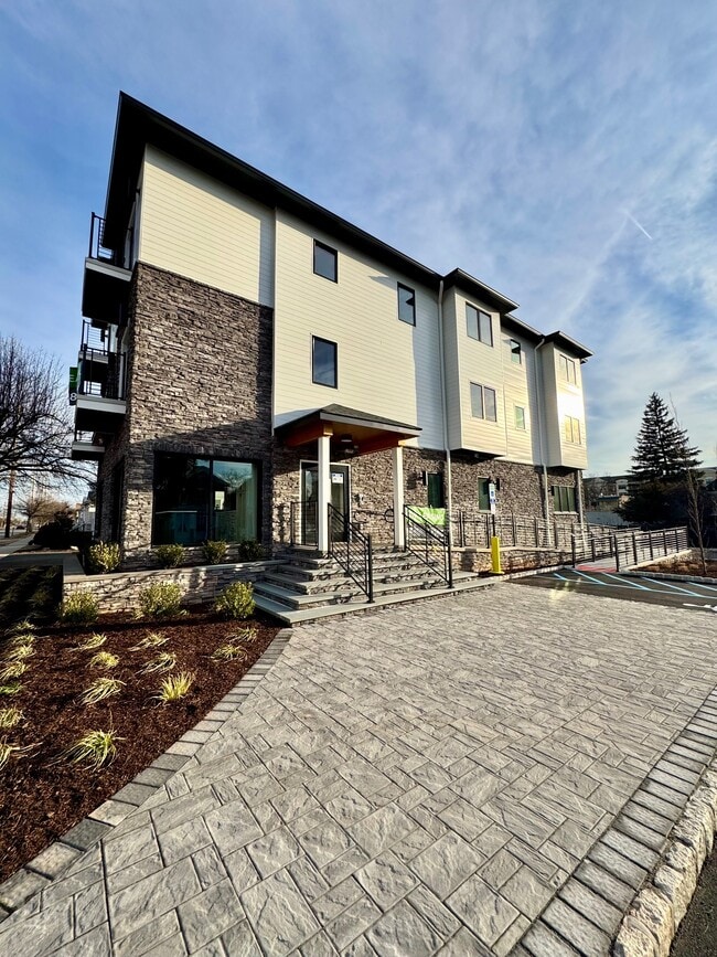 85 W High St Unit 3R