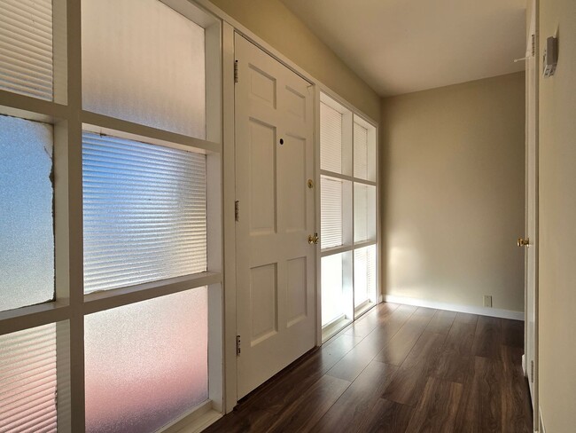 Photo - 1235 Heatherstone Way