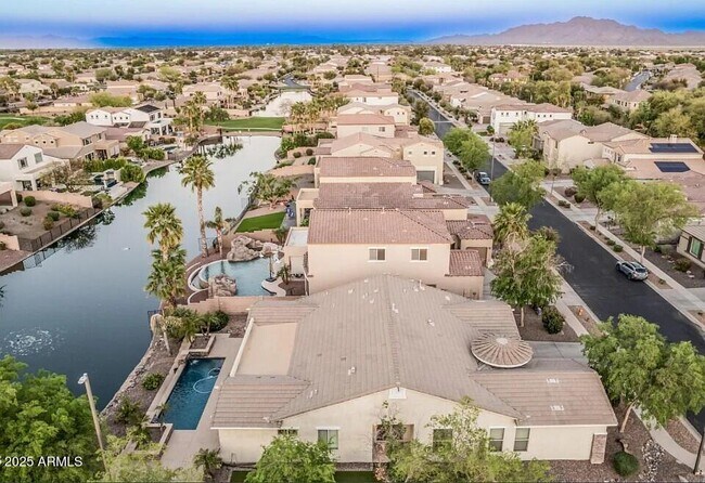 Photo - 634 E Bellerive Pl House