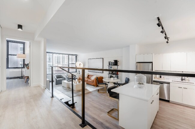 Photo - 33 E Chestnut St