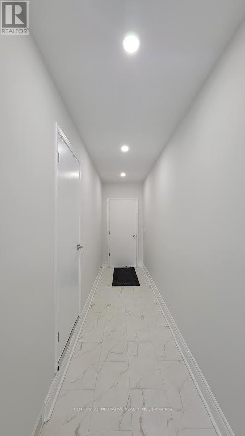 Photo - 83 Thickson Rd