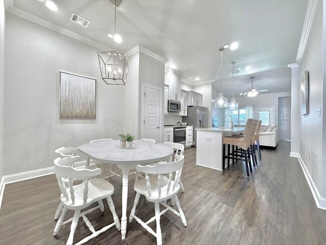 Building Photo - Elegant Townhouse in StoneLake Village – Stylish 3BR/2BA with Garage & Patio