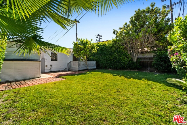 Photo - 8643 Clifton Way