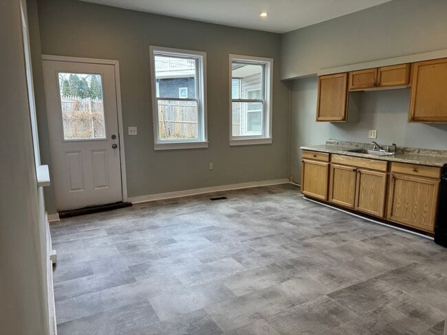 Photo - Beautiful 3 Bedroom Home with a Bonus Room in Lancaster City!