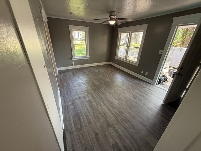 1910 N Lyon Ave Unit Back
