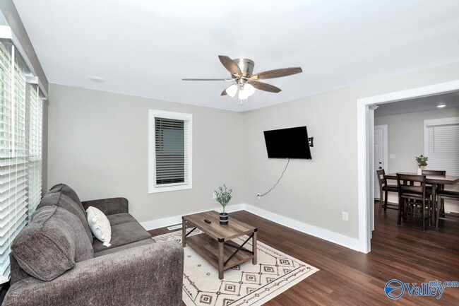 Photo - 2910 Wilson Dr NW