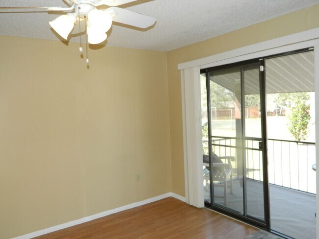 Photo - 1 Bed / 1 Bath Condo with Balcony – Seminole County – Water Included!