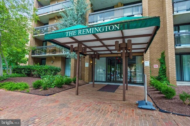 Building Photo - 601 24th St NW Unit 306 Rental