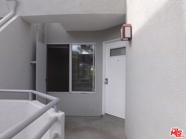 Building Photo - 26953 Jasper Unit 223