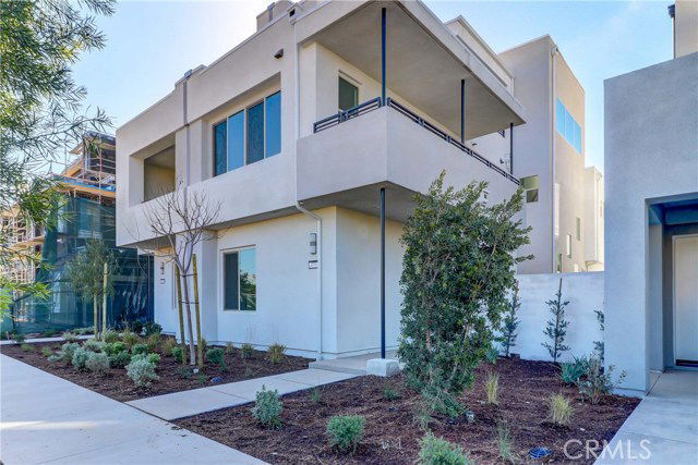 Building Photo - 130 Spectacle