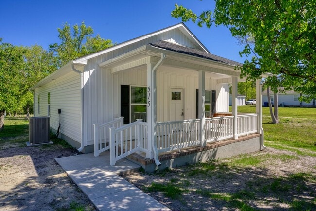 Building Photo - 515 Peru Rd