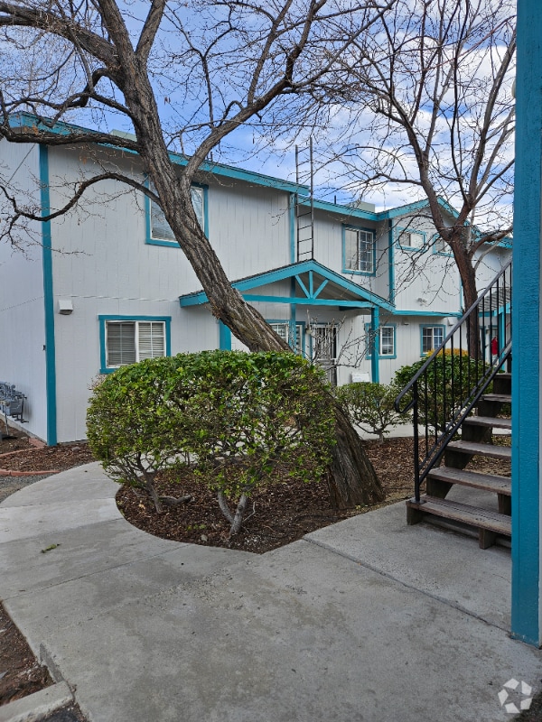 Building Photo - 1022 E 5th St Rental