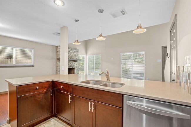 Photo - 1506 Rockdale Cir