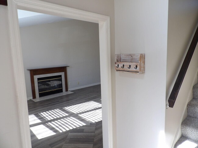 Photo - 107 Shannon Ln