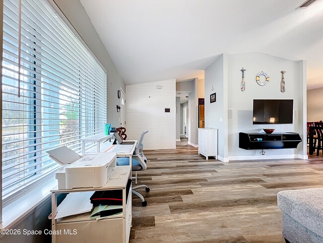 Photo - 1614 Earlham Ave NW