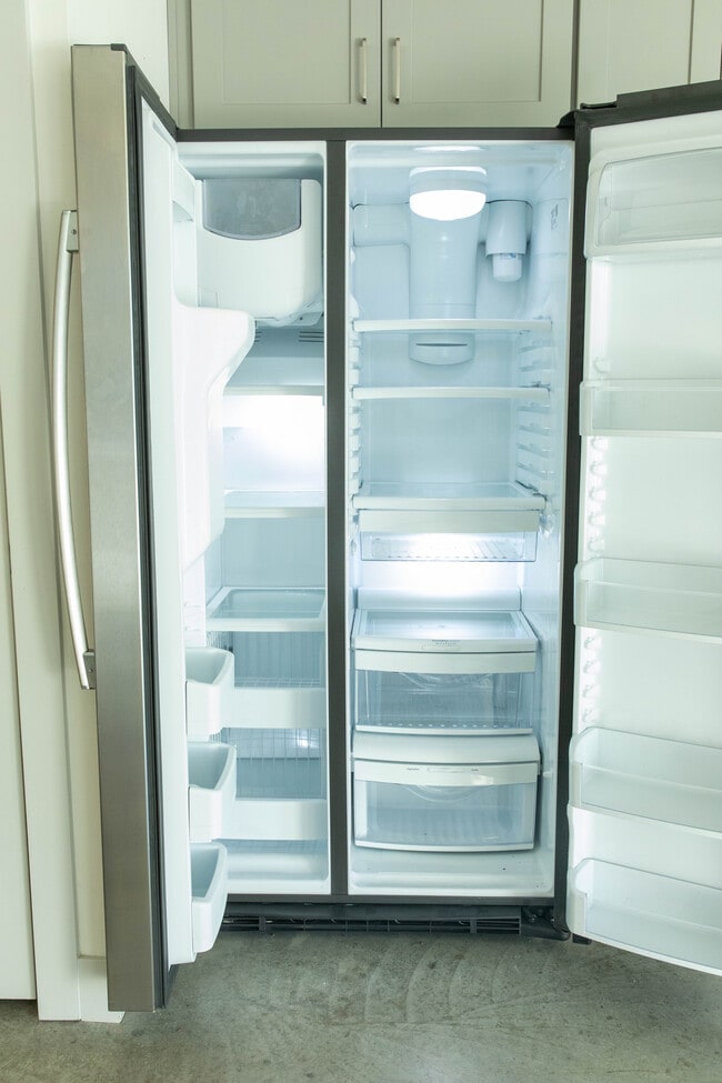 Refrigerador (Acero inoxidable) - 376 Herron Dr Unidad 4
