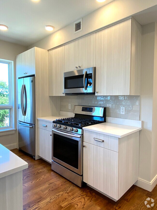 Building Photo - 12 Everett St Unit 501 Rental
