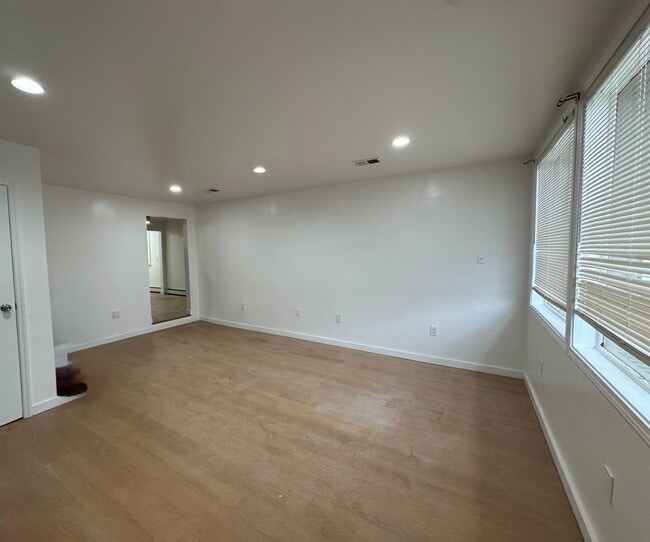 Building Photo - 210 Hamilton St Unit 1