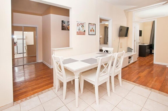 Photo - 236 E 80th St Unidad ID1032066P