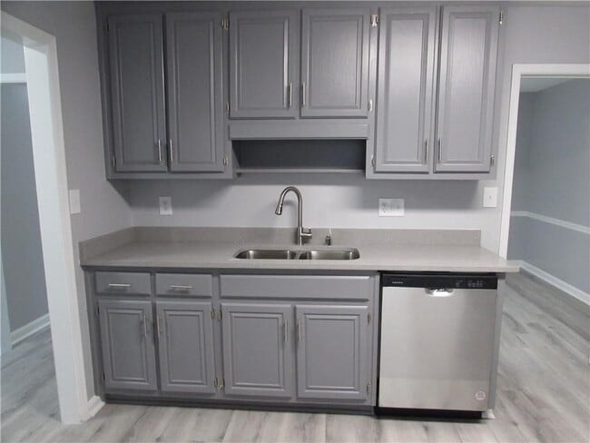 Photo - 1774 Twin Brooks Dr SE