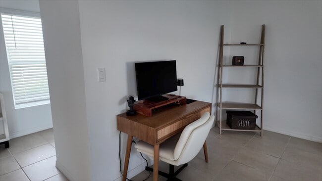 Photo - 2503 Driftwood St