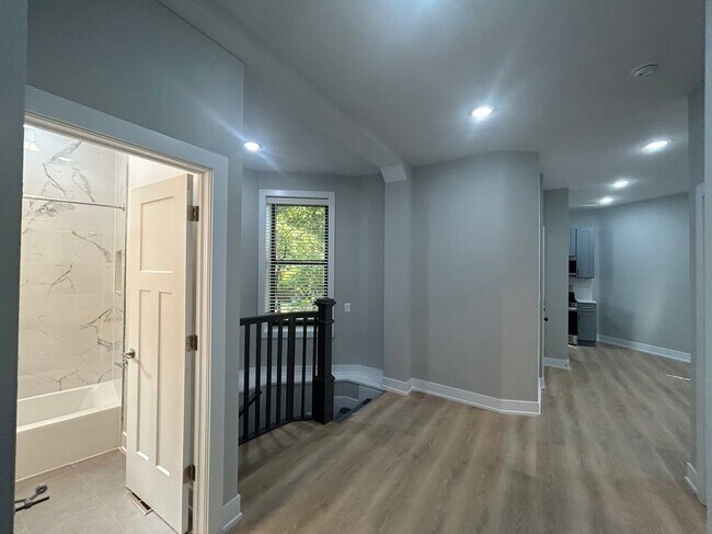 Photo - 428 W Belden Ave Unit 438-17