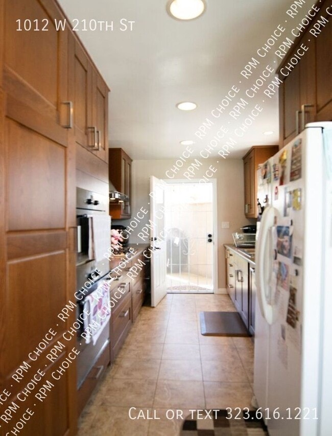 Photo - 1012 W 210th St