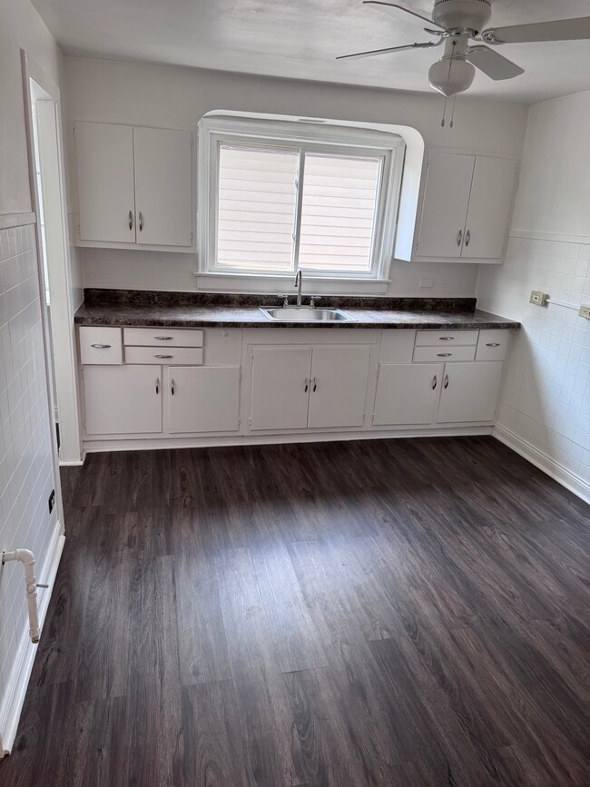 Building Photo - 2630 Grove Ave Unit Spacious 2-Bedroom Apartment