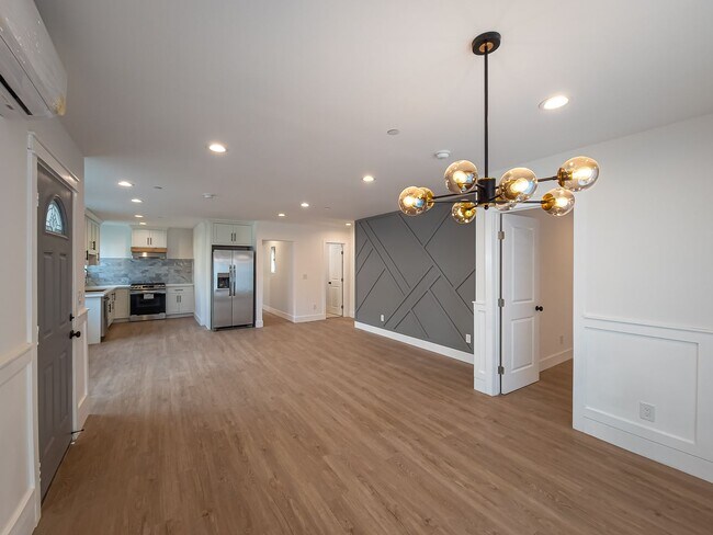 Photo - Newly Renovated 4BR Lamanda Park Units! Unit 94