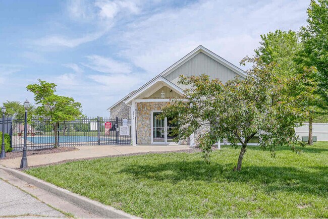 Photo - 232 SW Chartwell Cir