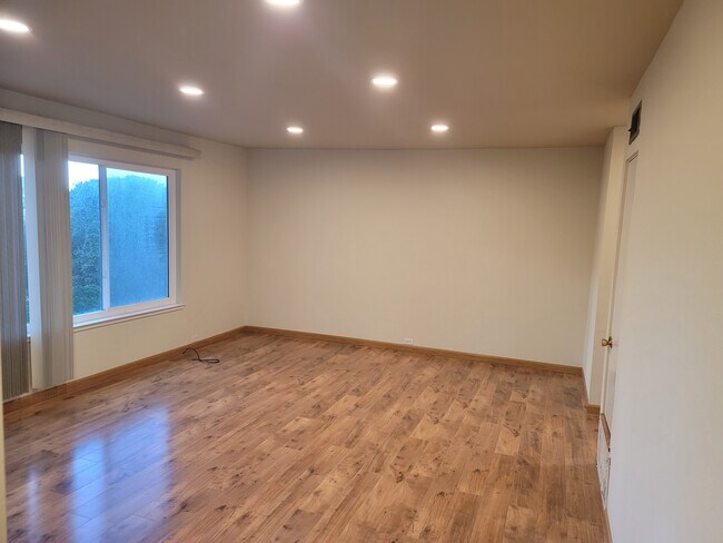 Photo - 132 Locksley Ave Unit 3