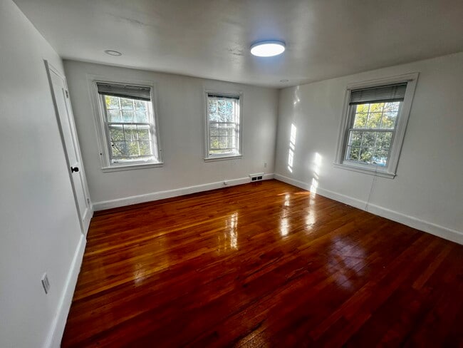 Building Photo - 22 Bateman St Rental