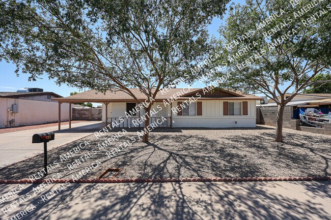 6913 W Solano Dr N