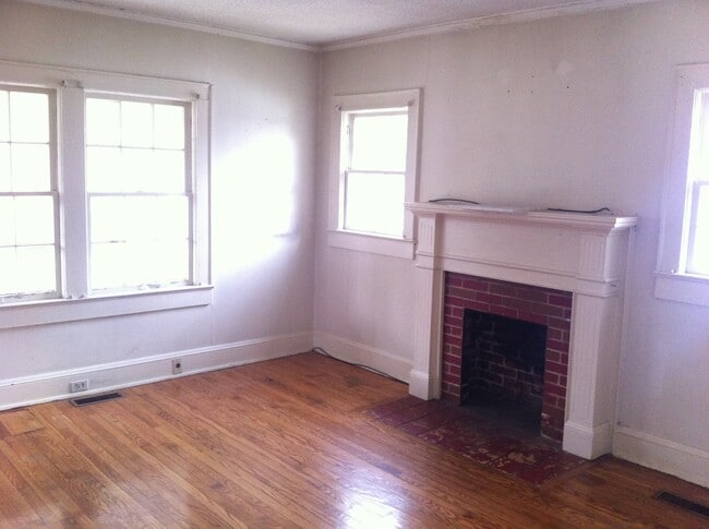 Photo - 160 20th St NE