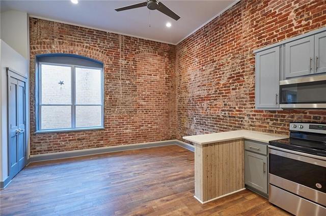 Building Photo - 200 W Brown St Unit 101